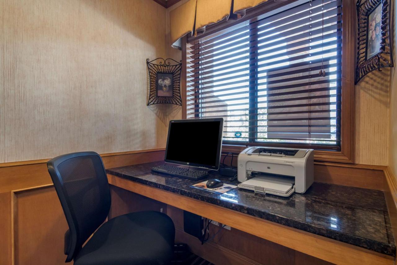 Surestay Plus Hotel By Best Western Salmon Arm Buitenkant foto