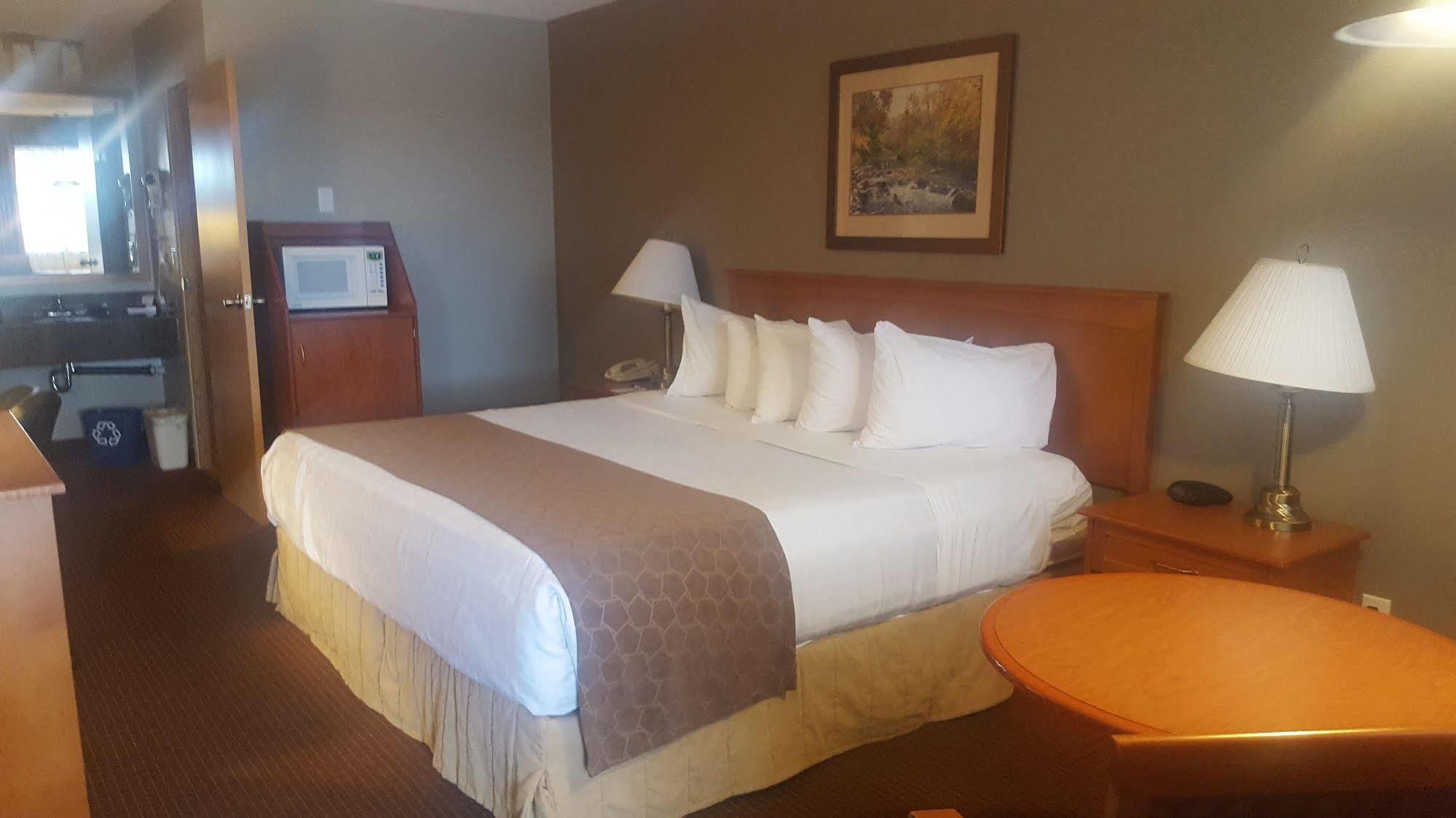 Surestay Plus Hotel By Best Western Salmon Arm Buitenkant foto