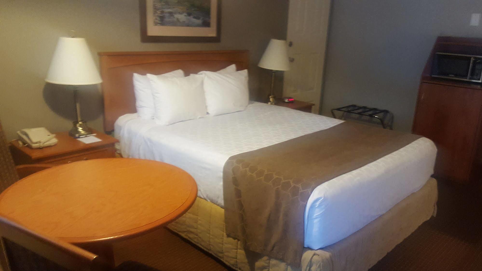 Surestay Plus Hotel By Best Western Salmon Arm Buitenkant foto